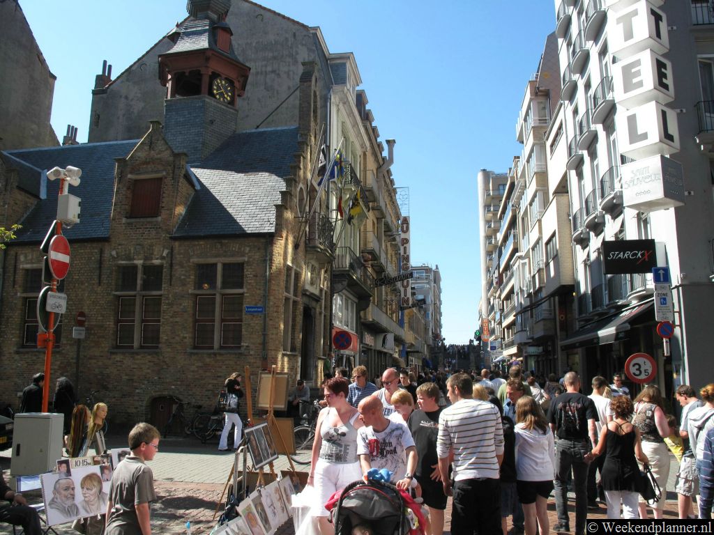 Blankenberge heeft een mooi centrum met veel winkels, restaurants en hotels. In de badplaats zijn de winkels op zondag gewoon open.Tip: Een weekend in Blankenberge.
